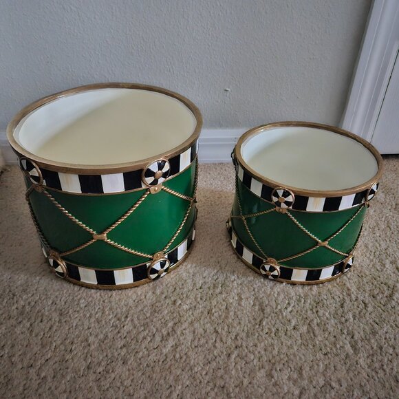 RARE RETIRED 2 MACKENZIE CHILDS EMERALD GREEN CHRISTMAS DRUM STAND PLANTER POT - Picture 2 of 9